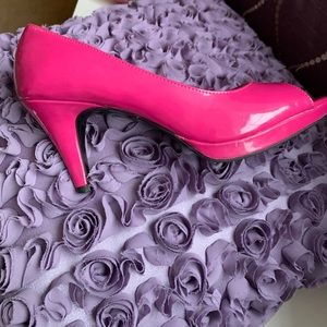 Platform Peep Toe Pump